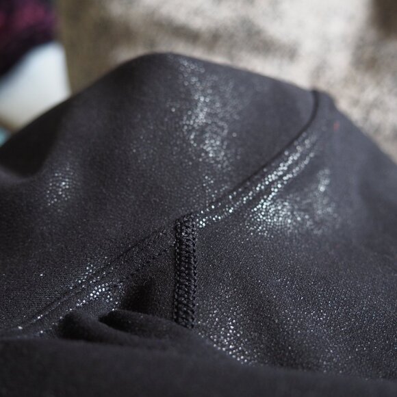 * Lululemon Align Long Sleeve Radiant Foil Shine Print Black Shirt sz 2 - Picture 11 of 11